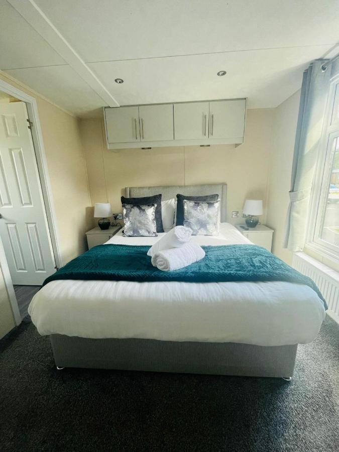 Dakota Lodge with Hot Tub York Bagian luar foto